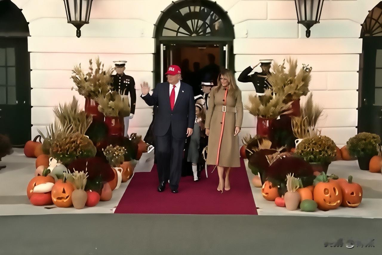 特朗普万圣节活动出场用迈克尔杰克逊的歌曲。

美国当地时间10月30日晚，特朗普