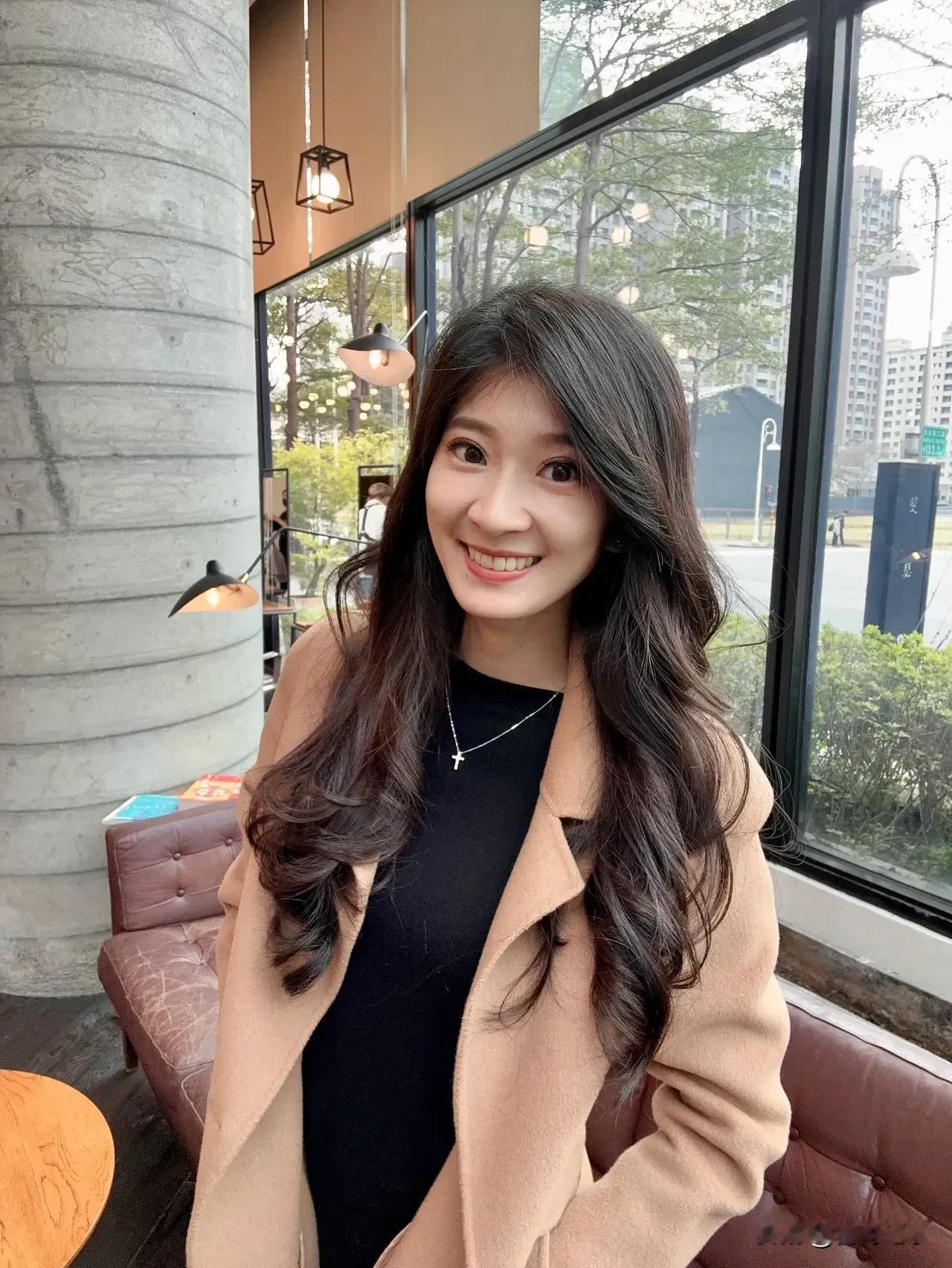 又一个台湾美女入住今日头条！
    他就是国民党前美女发言人——李明璇！
 李
