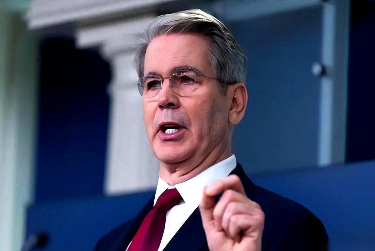 美国对付伊朗的招数，突然就变了。
不再是航母压境，也不是导弹威胁。这一次，刀子直