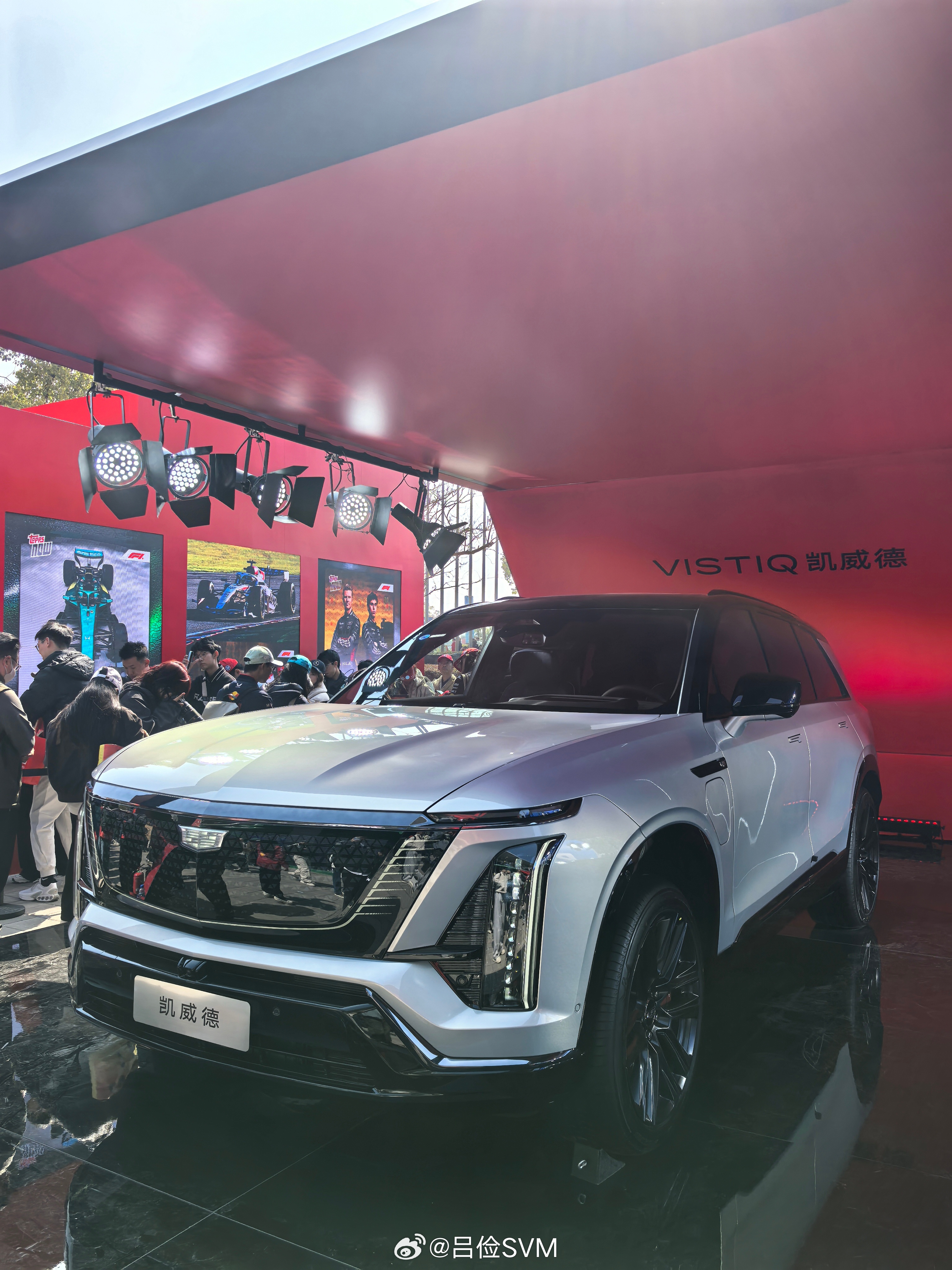 这个怎么说？够帅了吧。凯迪拉克凯威德