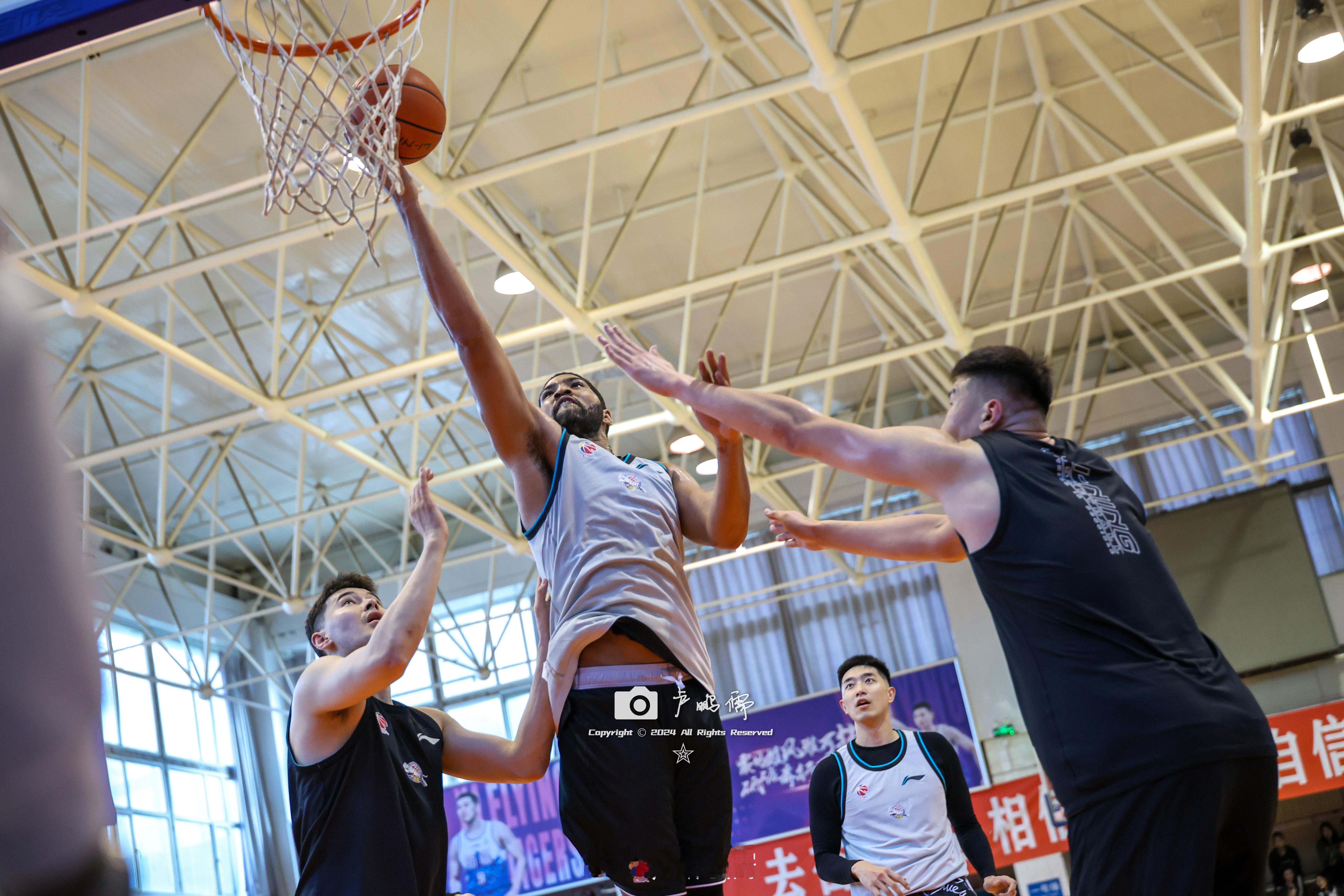 分享一些9月28日拍摄的新疆男篮训练照#有篮无界心潮无限##新疆男篮##小卢篮球