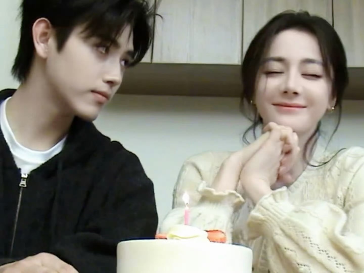 迪丽热巴陈飞宇共创好甜，所有人都点开看思胥万千这个共创，好美妙的情侣日常味