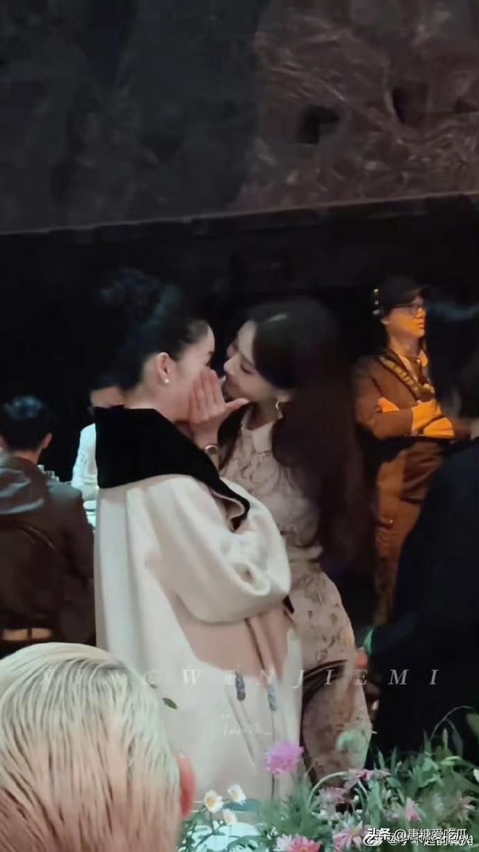 王天辰昨天晚上估计都没睡着吧
因为刘诗诗差点就要亲上郭晓婷了，而是郭晓婷像个小女