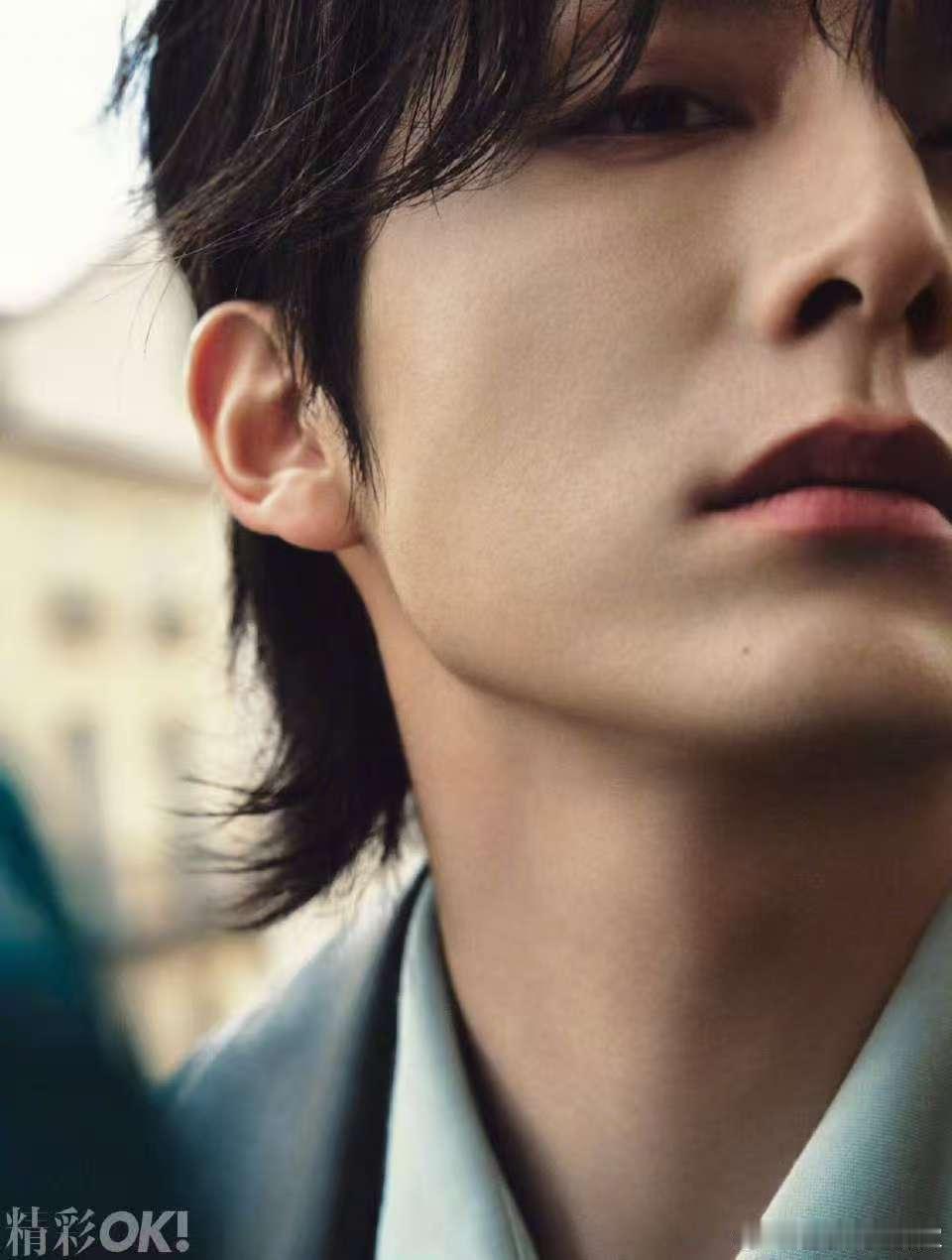 剧中那个面对加班不舍退票的打工人，简直就是现实中的我们。精心安排的生活总被工作打