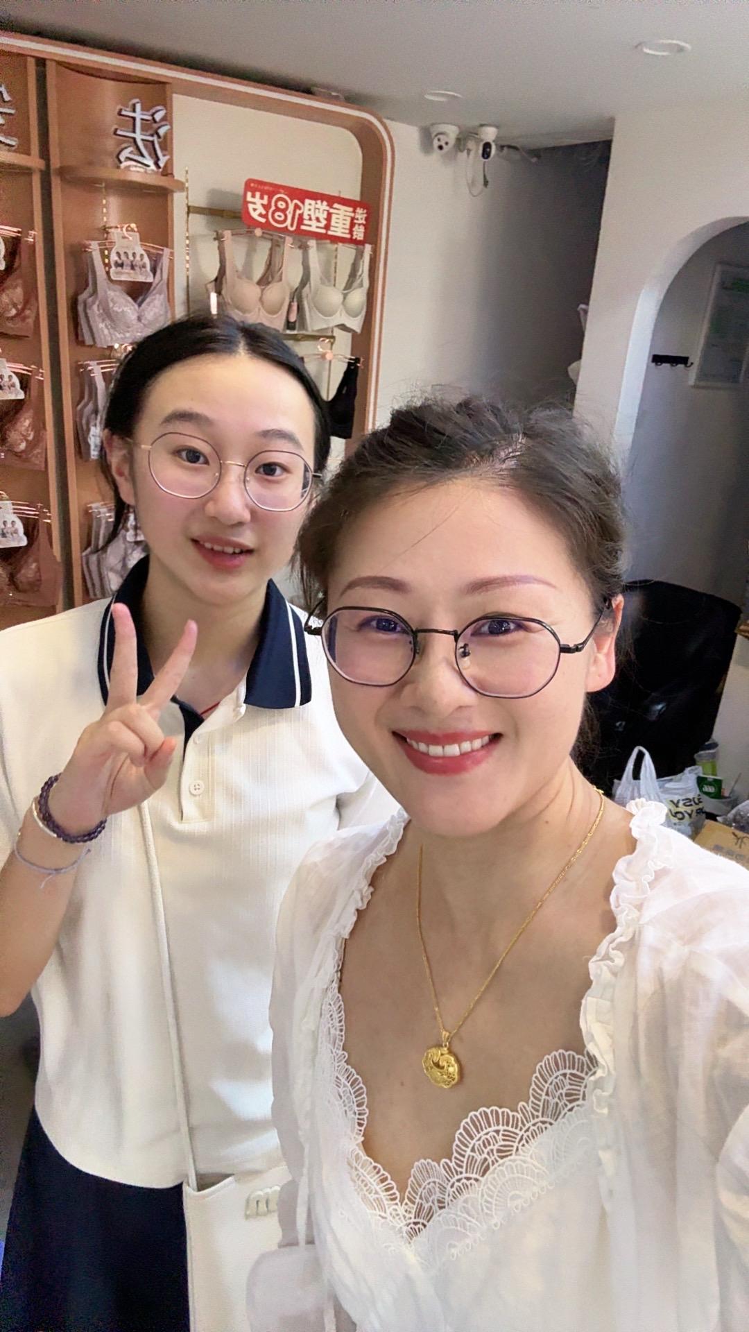 我们彼此相爱也互相伤害🤣最爱的是彼此，能伤到的也是彼此……