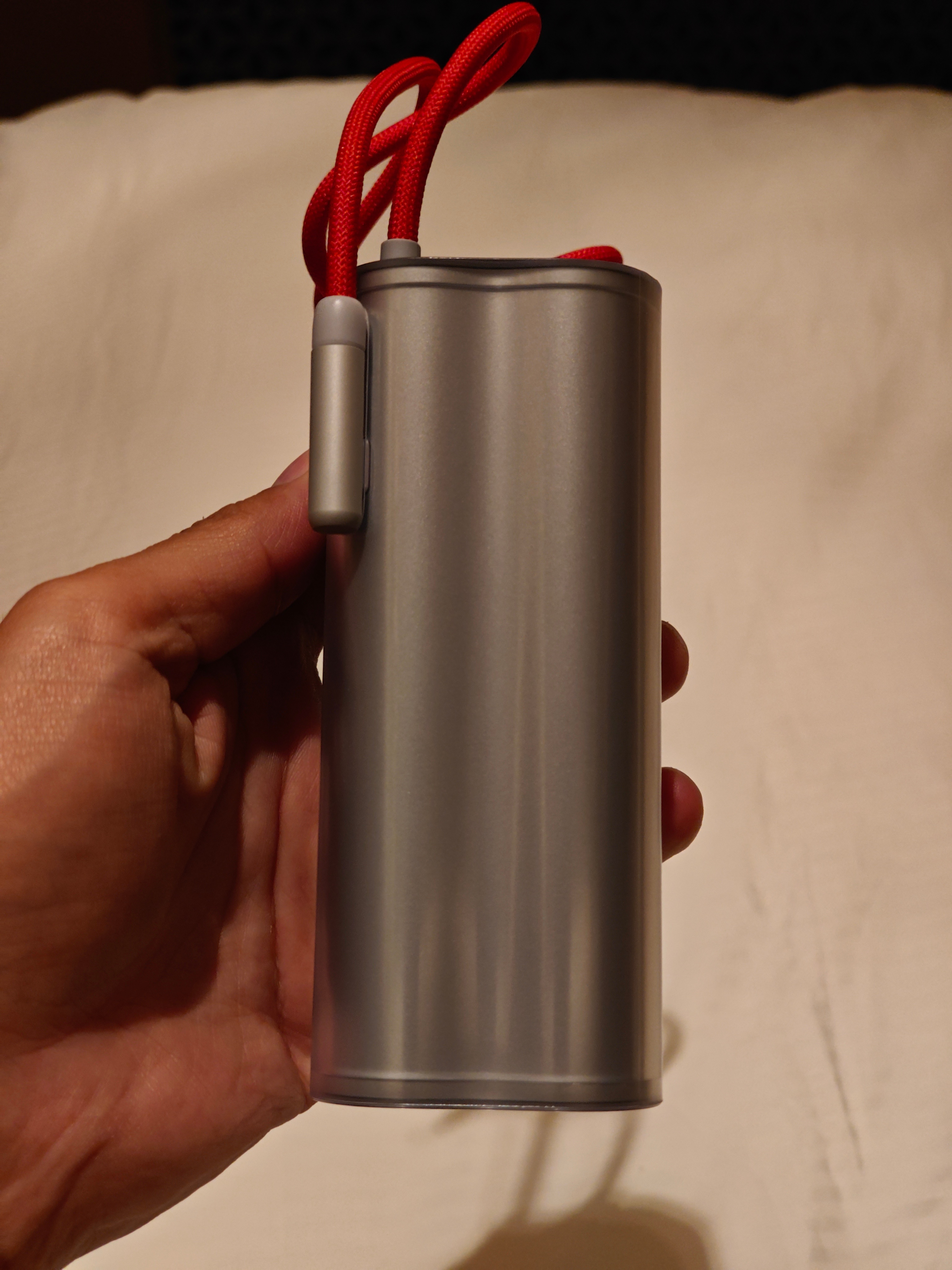 手机厂商有哪些好用的非手机产品一加的充电宝必须值得一个推荐，尤其是这次3C问题之