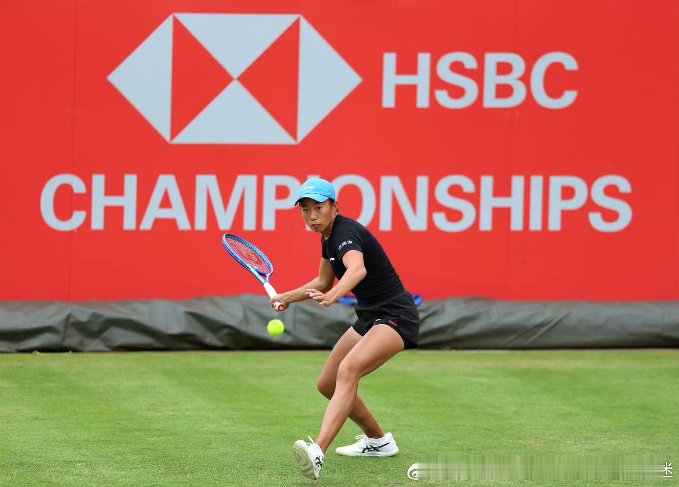 WTA500🇬🇧伦敦站资格赛决胜轮，🇨🇳张帅以6-3 6-4击败🇬🇧