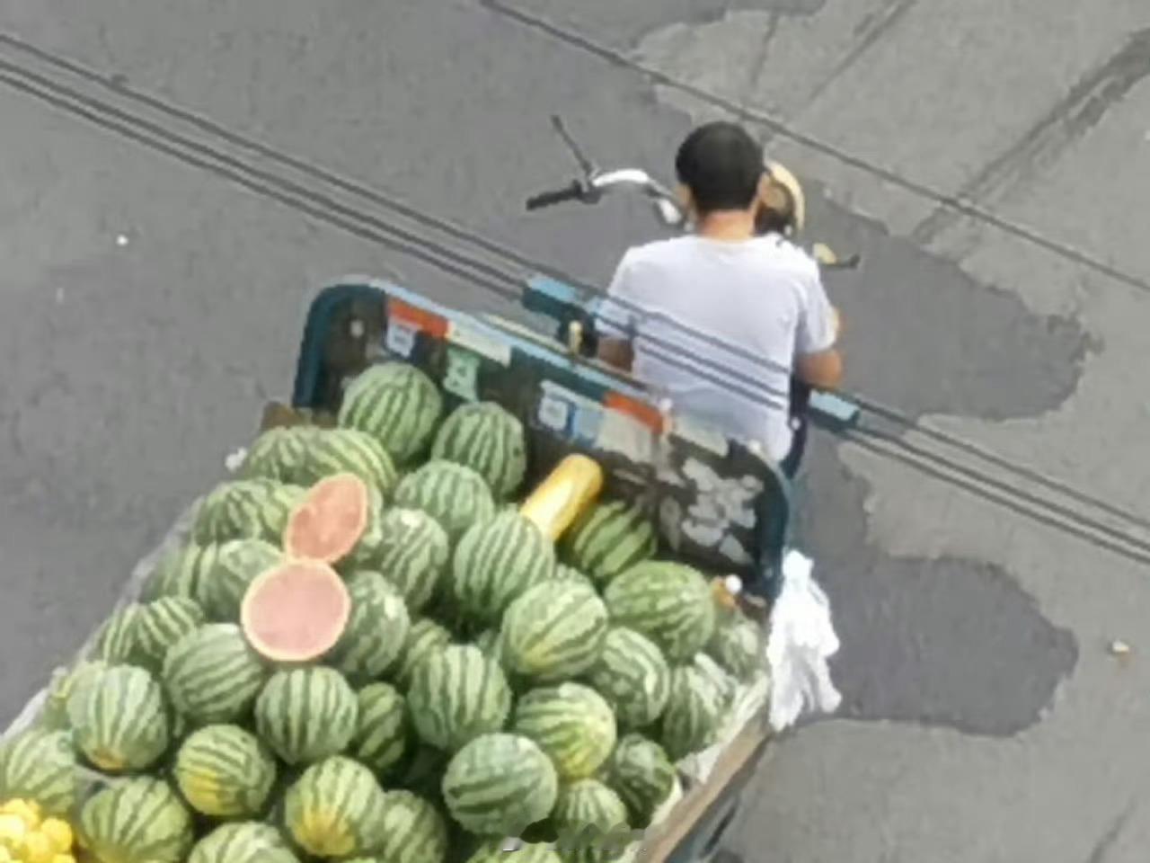 八千多的手机拍照也不行啊手机总归是手机，拍照只是手机功能之一。想追求拍照效果，还