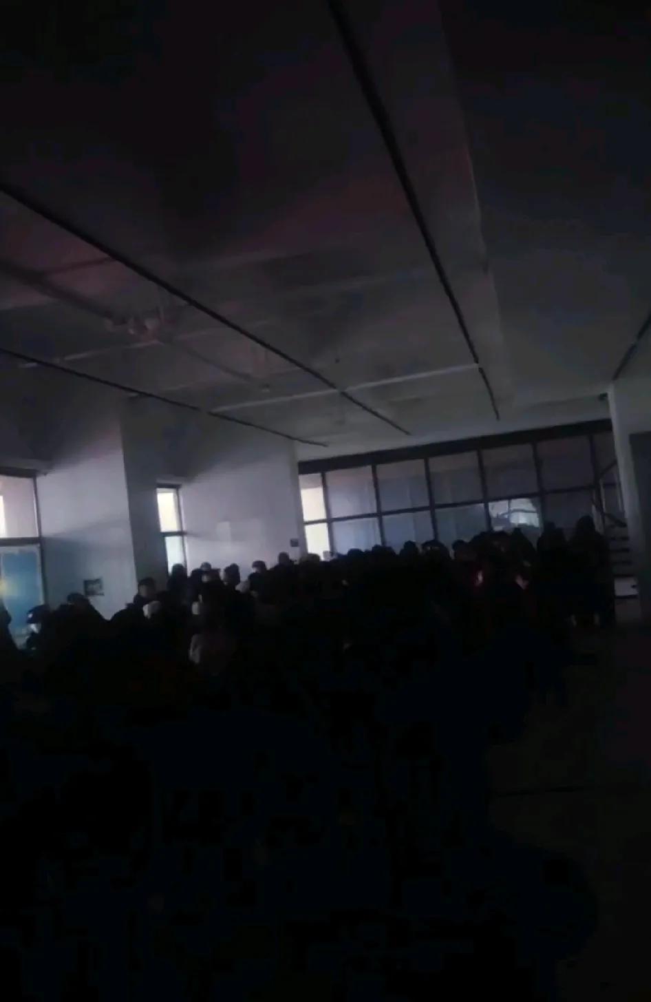 听说即墨区首届山会的摊主们去维权了！这才刚开了一天山会，为什么维权呢？是因为客流