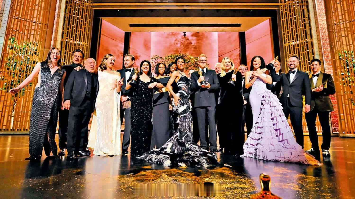 「《一战再战 》攬奥斯卡 6獎成大贏家..頒獎禮現場眾星呼籲「不要戰爭」 … （