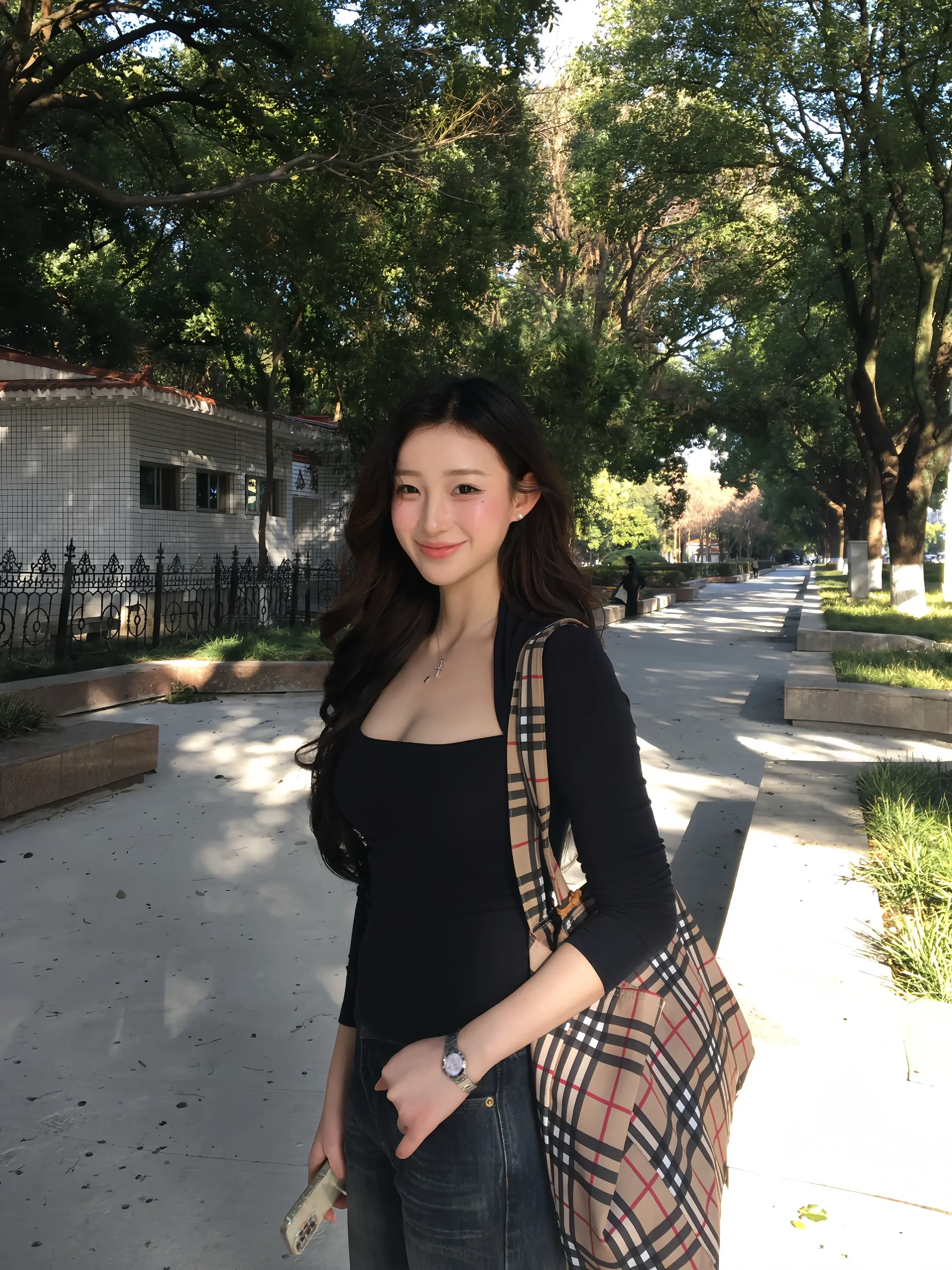 爱要拐几个弯才来。