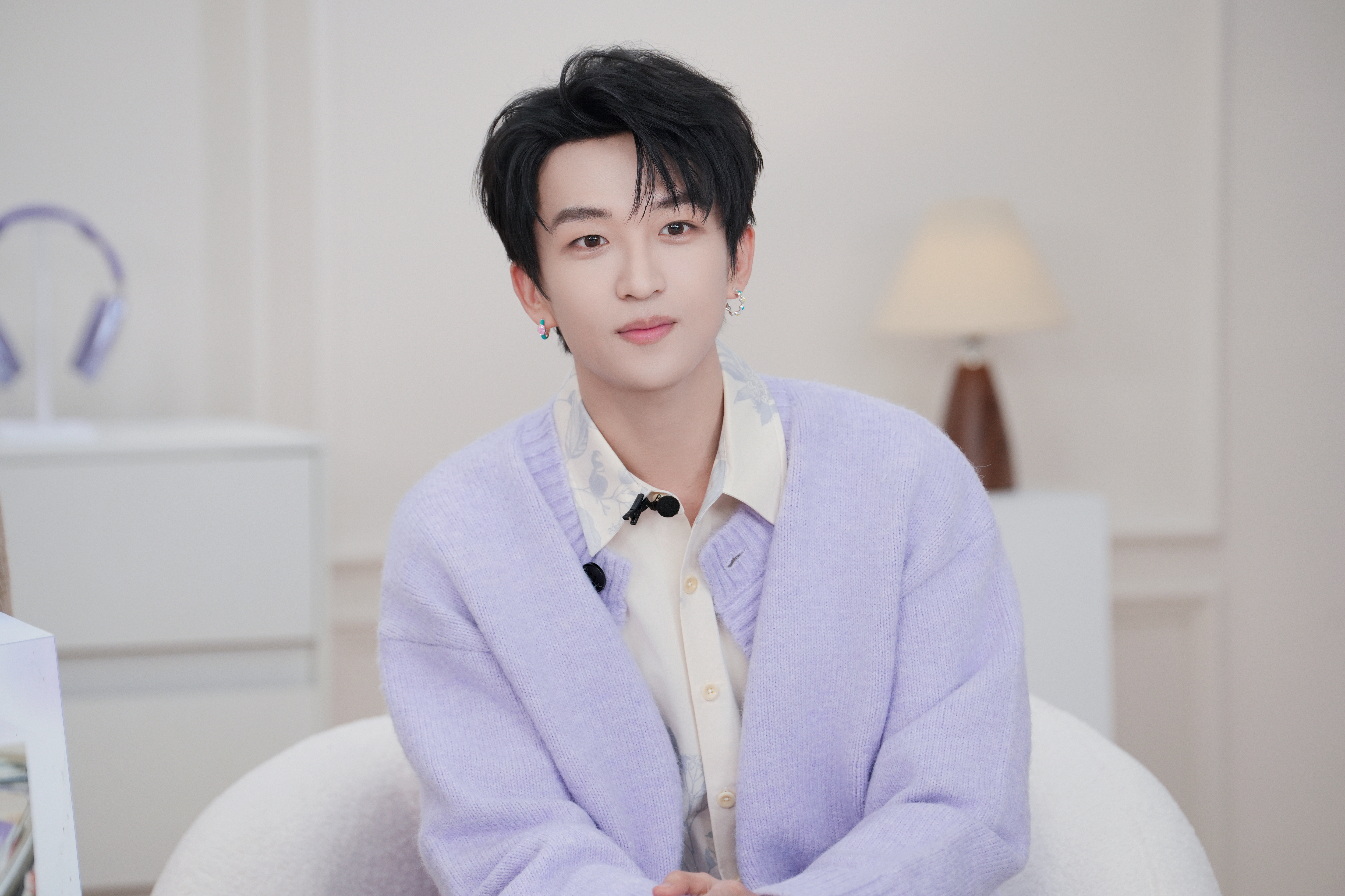 毛衣…？？我今天热的想裸奔你们知道吗。 