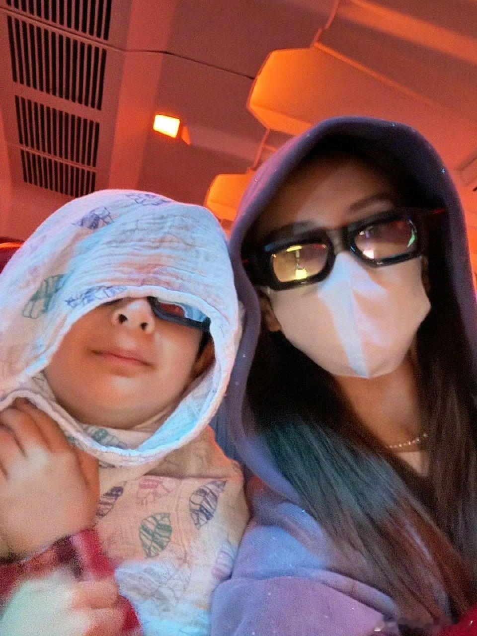 杨颖首晒小海绵正脸Angelababy首晒小海绵正脸 Angelababy杨颖首