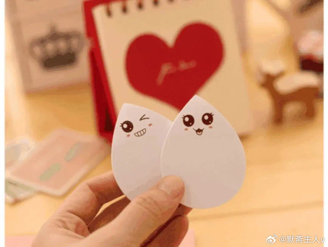 六月落幕，七月启程·默斋主人原创现代诗六月，随日历最后一道折痕，合上。独倚窗沿，
