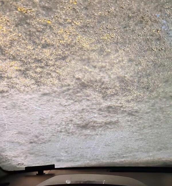 如何预防挡风玻璃结冰  对于极端天气来说，预防挡风玻璃结冰这个事情我觉得方法有限