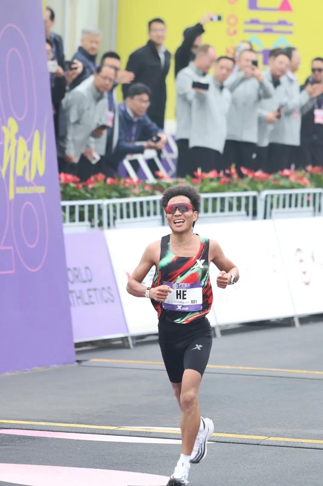 中国马拉松领军者何杰，正式锁定下半年重磅赛场——柏林马拉松！
 
上半年三场硬仗