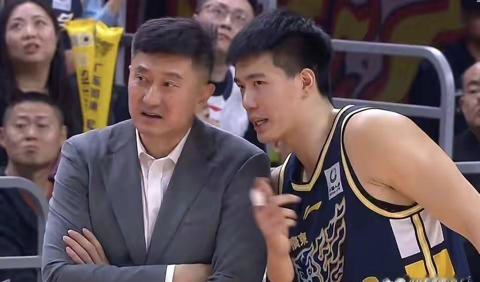 焦泊乔跟广东队，还是要好聚好散吧？之前不管和杜锋有什么矛盾都好，但既然选择回来了