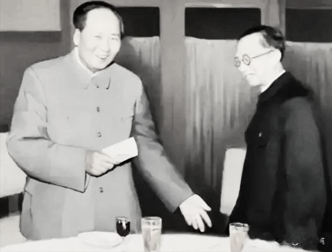 1964年，毛主席突然问道溥仪的工资，当他听到只有180元，顿时脸色大变直言：薪