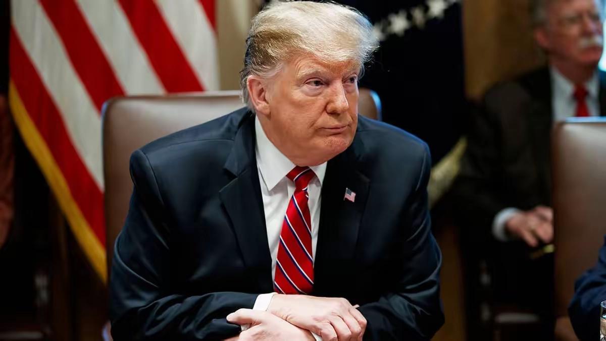 伊朗局势愈发紧张？嘴上喊着“停火”，手里却在调兵部署，特朗普“说服自己”暂缓打伊