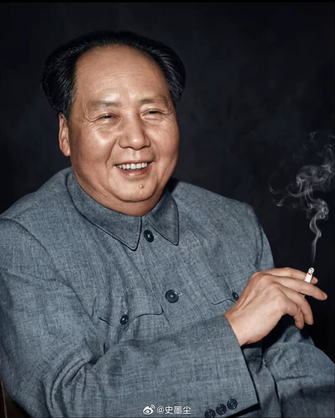 他为了跳出历史周期的怪圈，用尽了洪荒之力，险些粉身碎骨。还好，事未成，人还在在黎