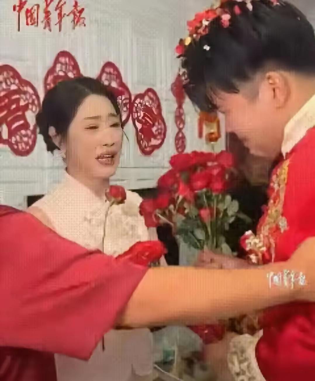 这样迎亲挺好！
连云港一迎亲场面挺别致，更有意义，典雅大气有情味，道出了这个家庭