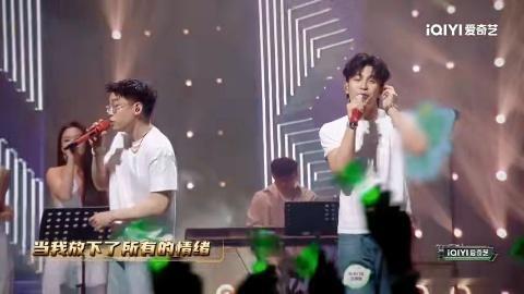 别怪耳帝说得直，Forever这歌现在听就是两种心情——年轻人当新歌晃脑袋，我们
