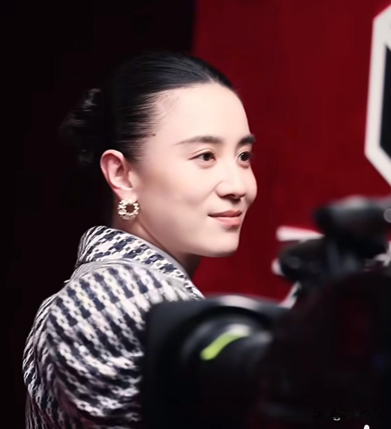 同样是白玉兰视后，为何差距这么大？

最近，孙俪和宋佳一同出席某盛典，孙俪身穿一