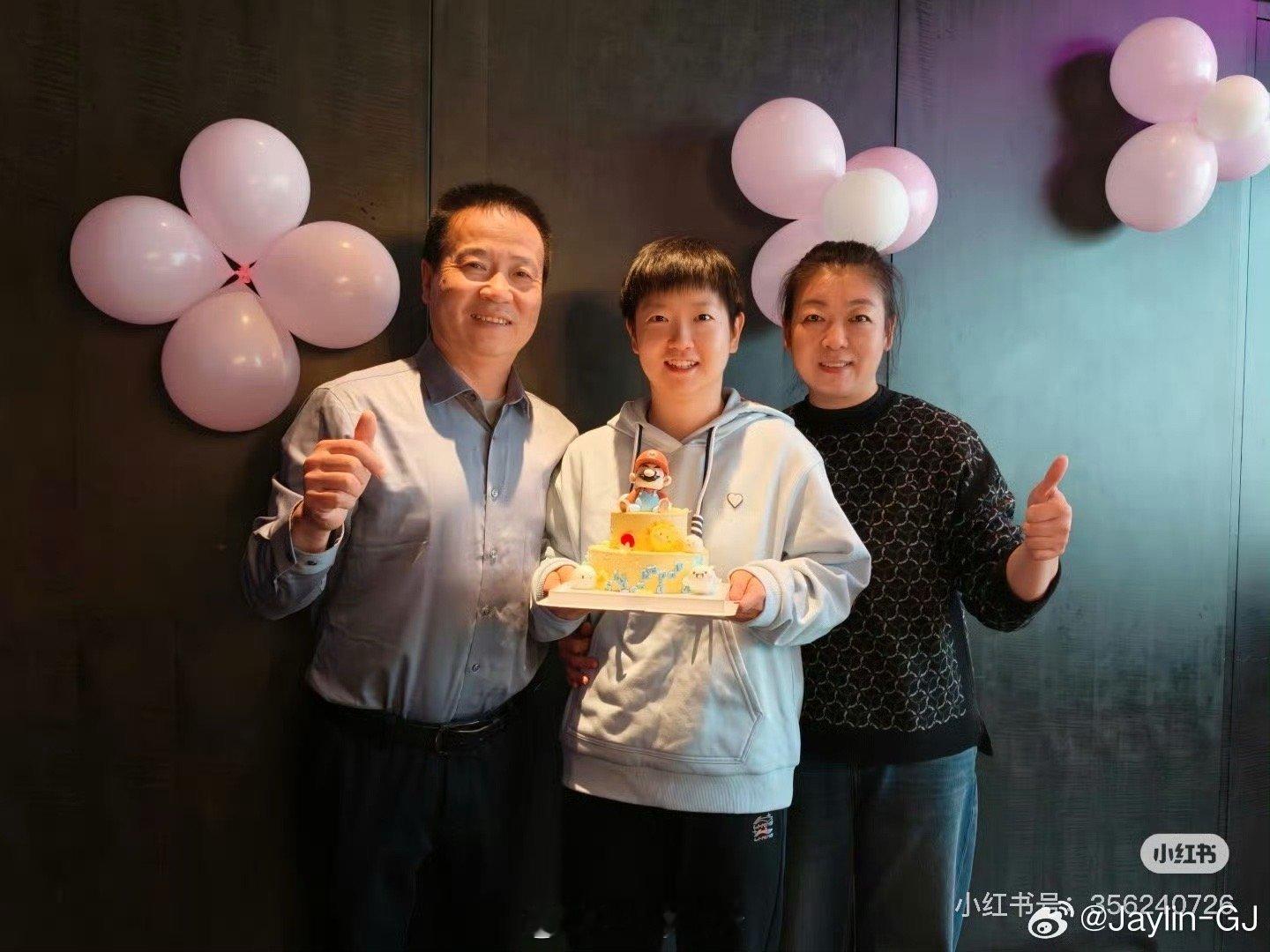 孙颖莎要做幸福大王愿所有的幸福，所有的花儿，所有的爱，都围在孙颖莎左右，莎宝要稳