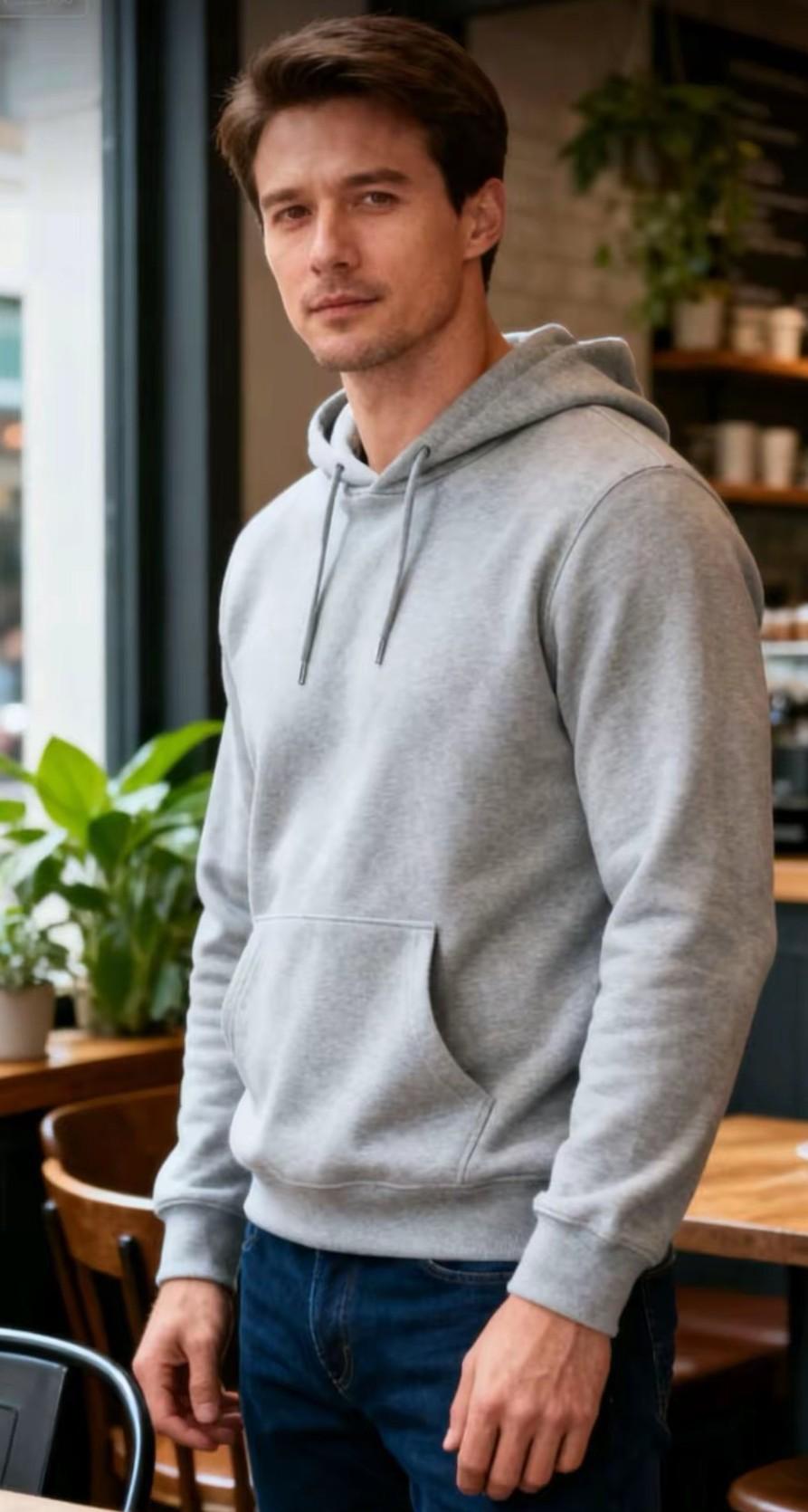 50岁的你也敢这样穿吗？50岁如果你敢这样穿保证你会年轻10岁，卫衣配牛仔裤，脚