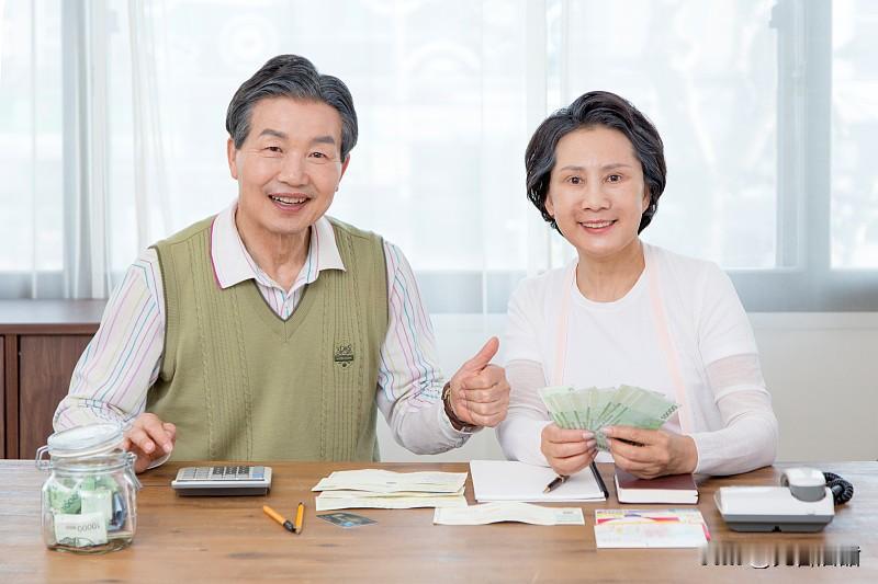 人到晚年最大的底气真不是儿女有多孝顺，见过太多把全部存款房产都转给子女，最后连买