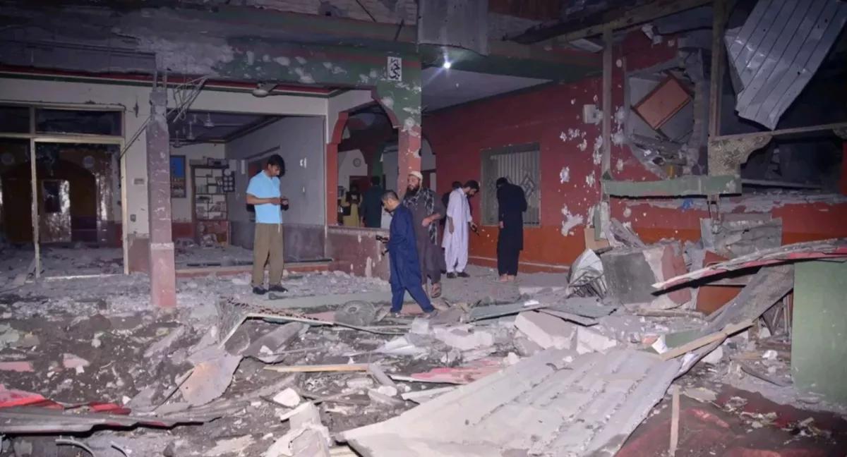 塔斯社消息，阿富汗多地遭巴基斯坦轰炸。

当地时间27日，阿富汗伊斯兰酋长国外交