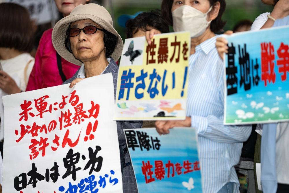 近日，日本政府针对冲绳驻日美军杀人案向美国抗议。尽管日本政府表现出抗议姿态，但所