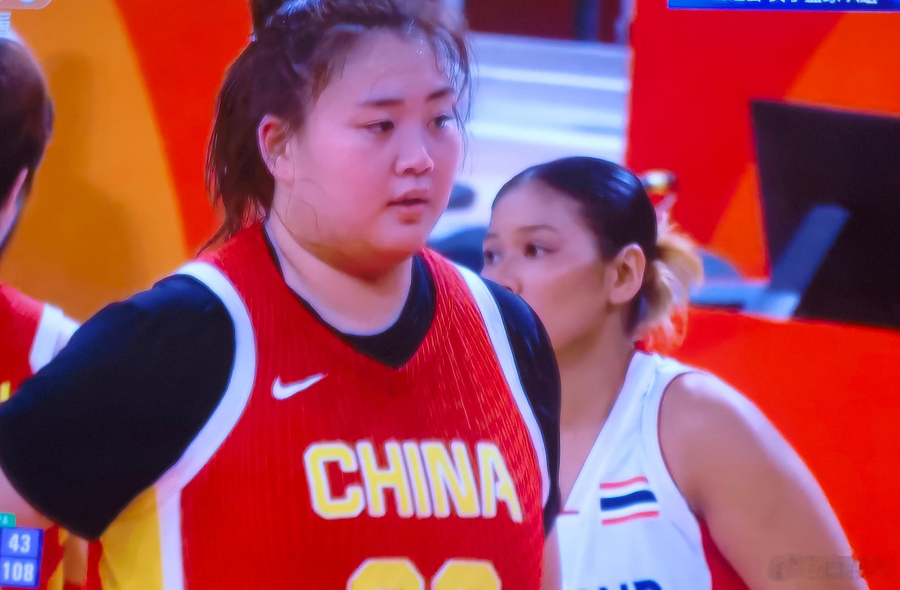 中国女篮在柏林世界杯上输给了美国和法国队，小组赛负于美国，四分之一决赛输给法国，