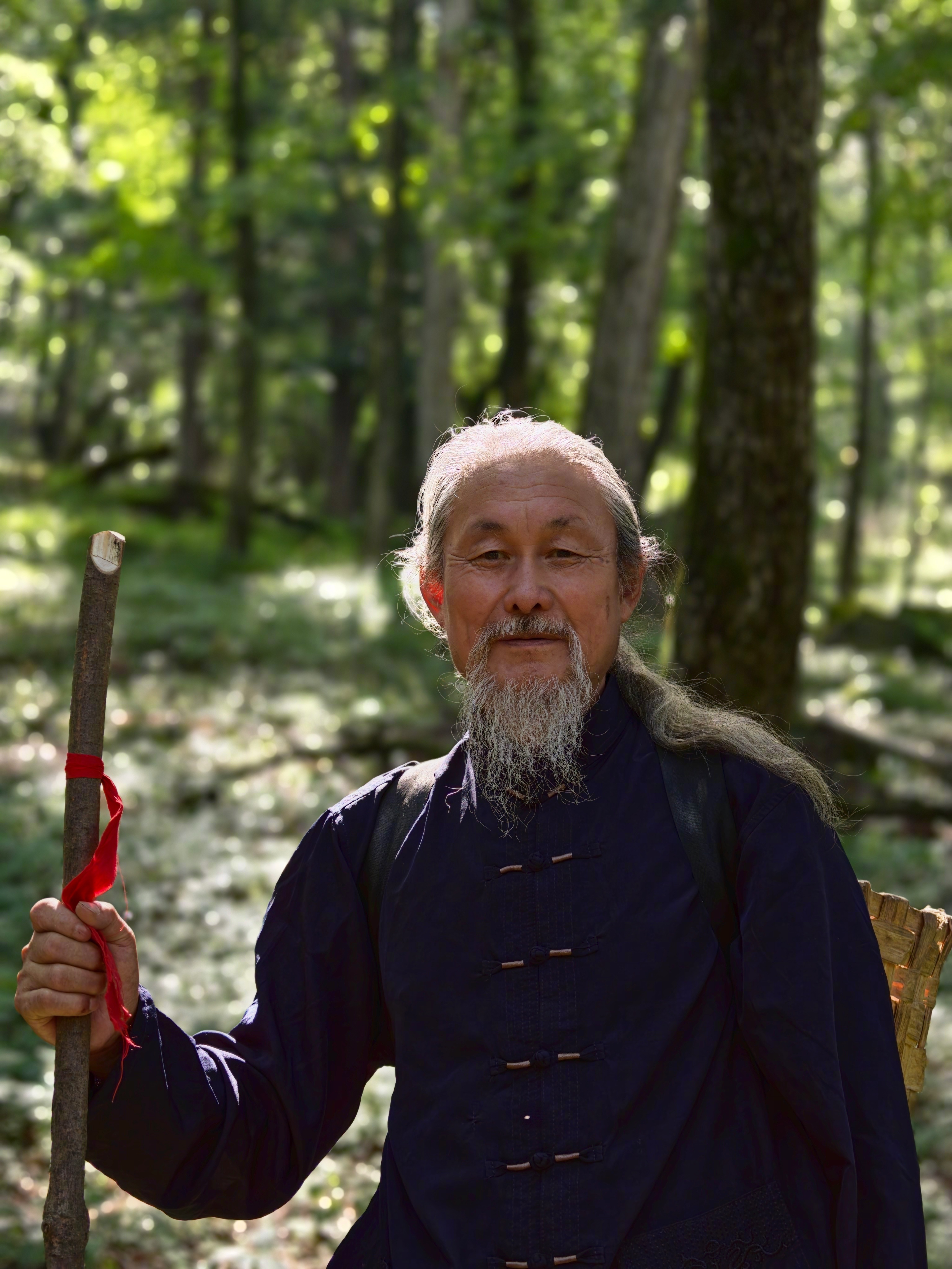 夏日长白山旅程中，我一直在想：为什么大家一想到东北，脑海里总是白雪皑皑？对游客来