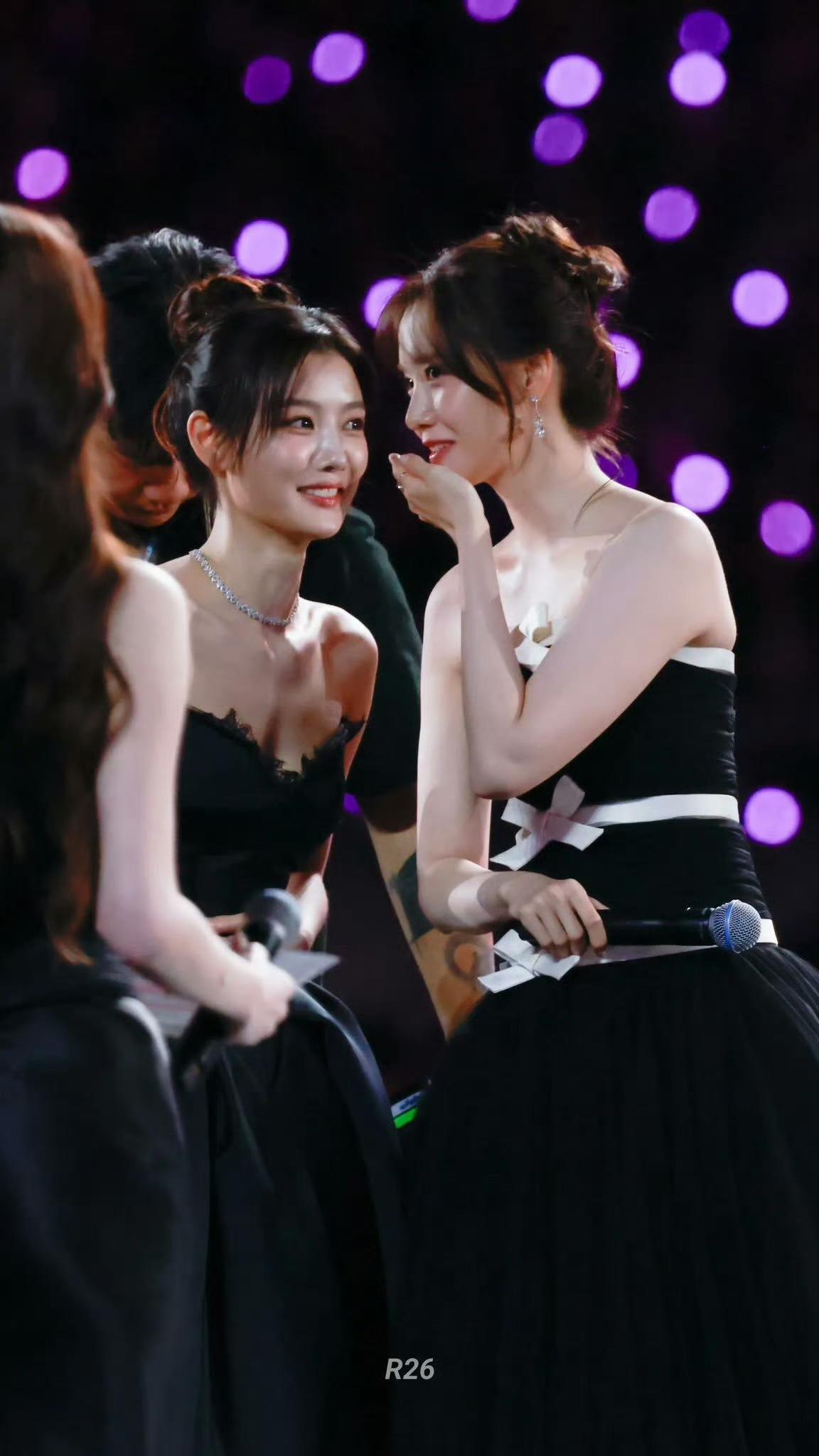 两大美女同框！太养眼[机智]