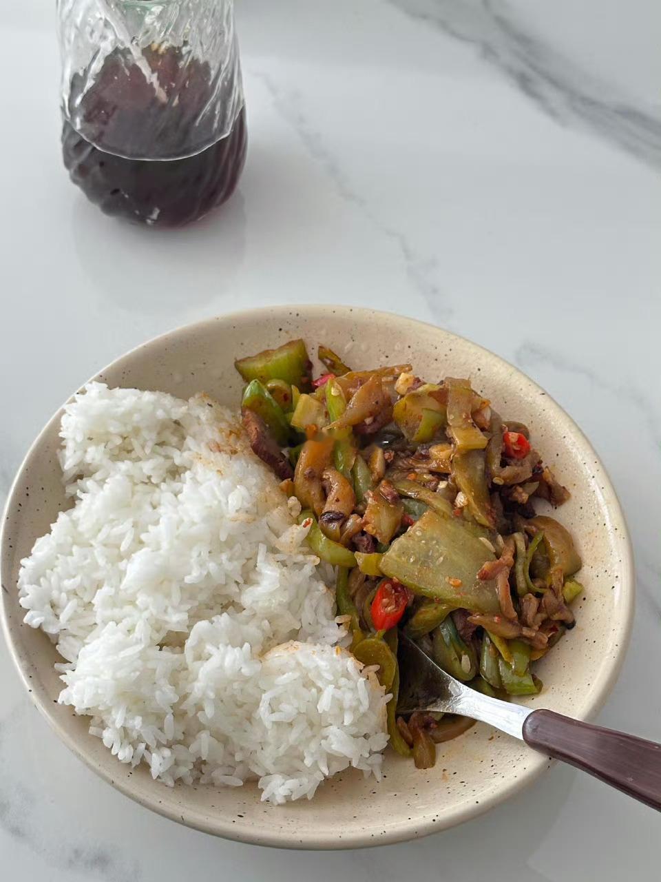 跟你们不爱吃米饭的说不清楚一碗热气腾腾的白米饭，是味蕾的安心归宿。简单纯粹的香气