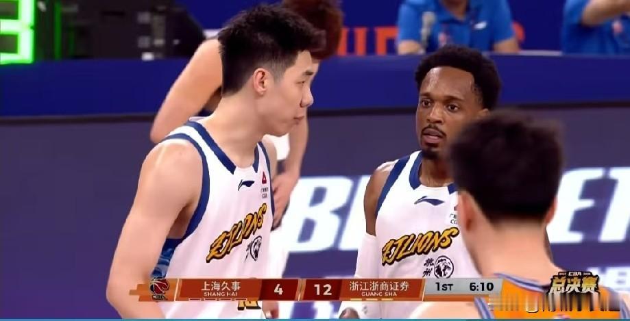 上海男篮洛夫顿伤退，依然赢球，大白边也没有上场，但是还是赢了四个外援的浙江广厦队