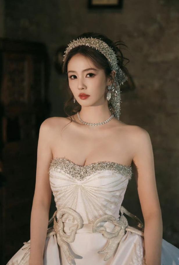 网传爱奇艺尖叫之夜奖项内定
尖叫女神是白鹿，尖叫男神是刘宇宁，最高演员奖是杨幂和