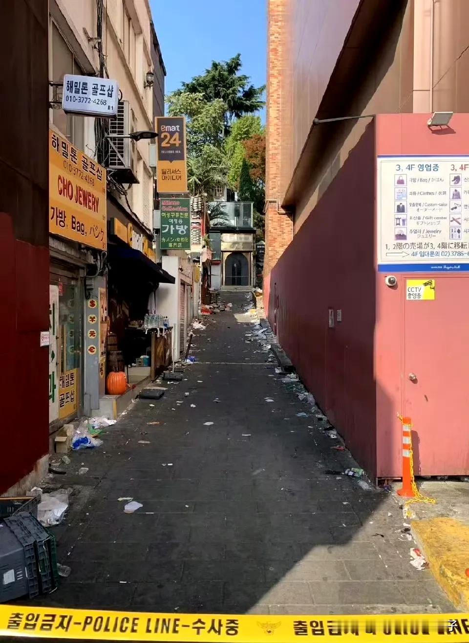 三年前万圣节的梨泰院，159人在拥挤的人潮中绝望窒息，狂欢夜变人间炼狱；三年后，
