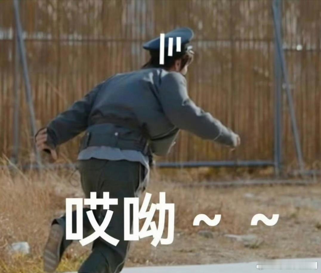 陆虎演保安一个人一出戏快乐老友记 别人演保安是严肃，陆虎演保安是自带喜剧buff