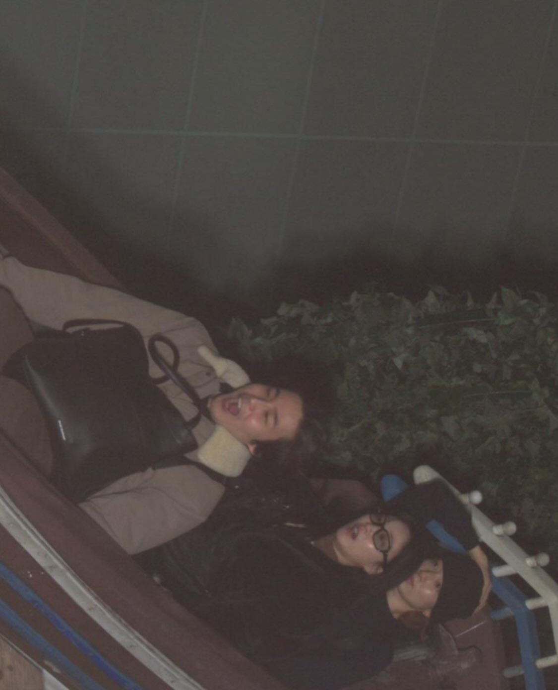 朴信惠 ✨undercovermisshong 演员河润景ins更新在乐天世界玩