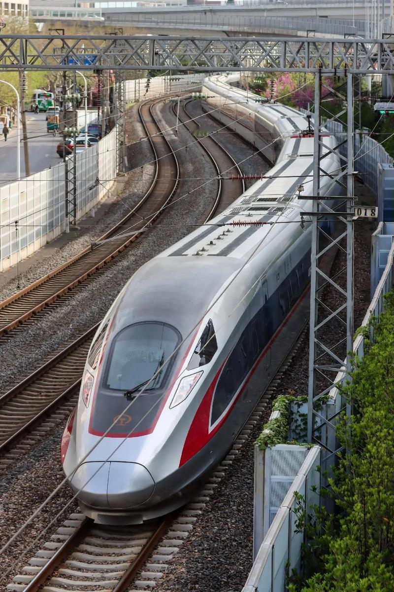 中国为什么要强大？看高铁就懂了。
 
其实不用讲那些高深的大道理，看看我们身边的