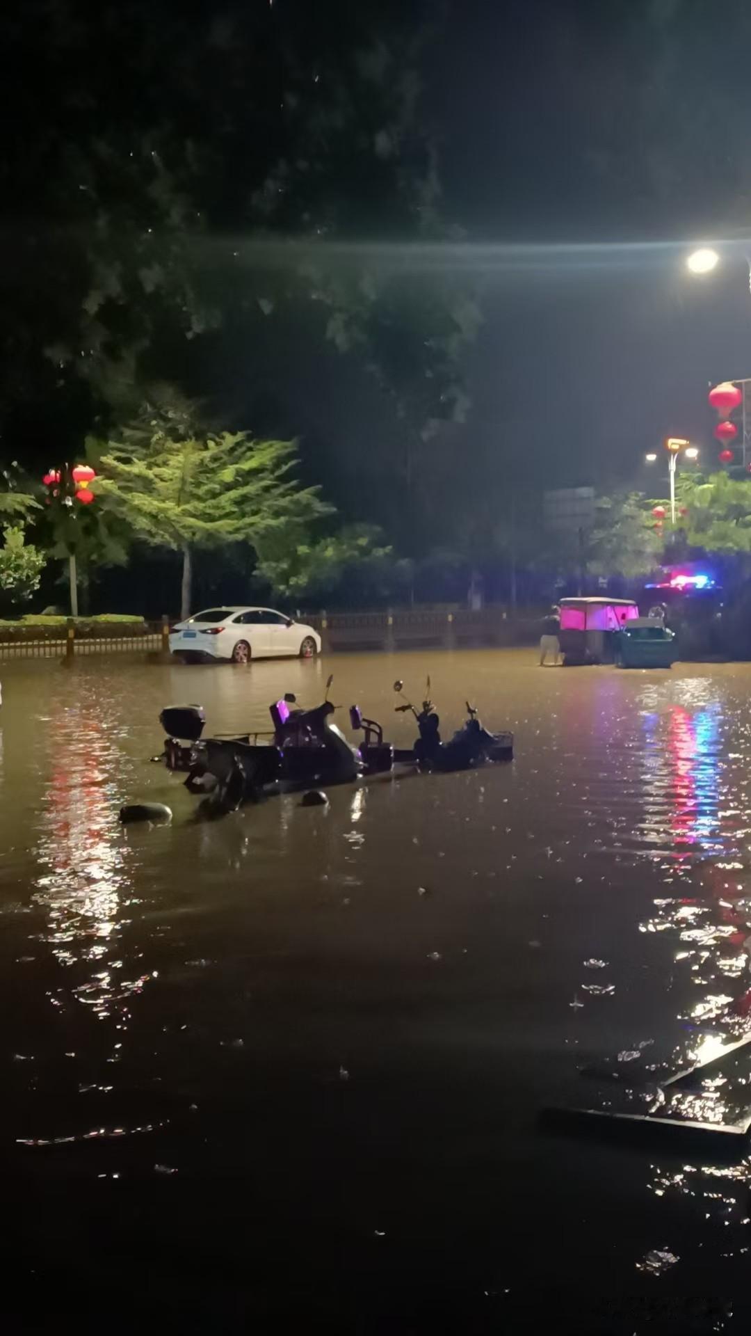 懂因果的人，不会占别人便宜的，有人给他都不要，因为一个人占了不该占的，你会发现在