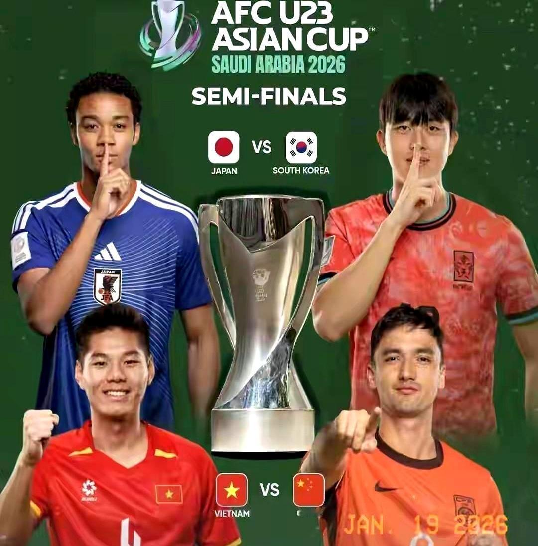 王钰栋被战术钉死，5米自救
 
热身赛第70分钟，他离开边线往中路挪了半步，球立