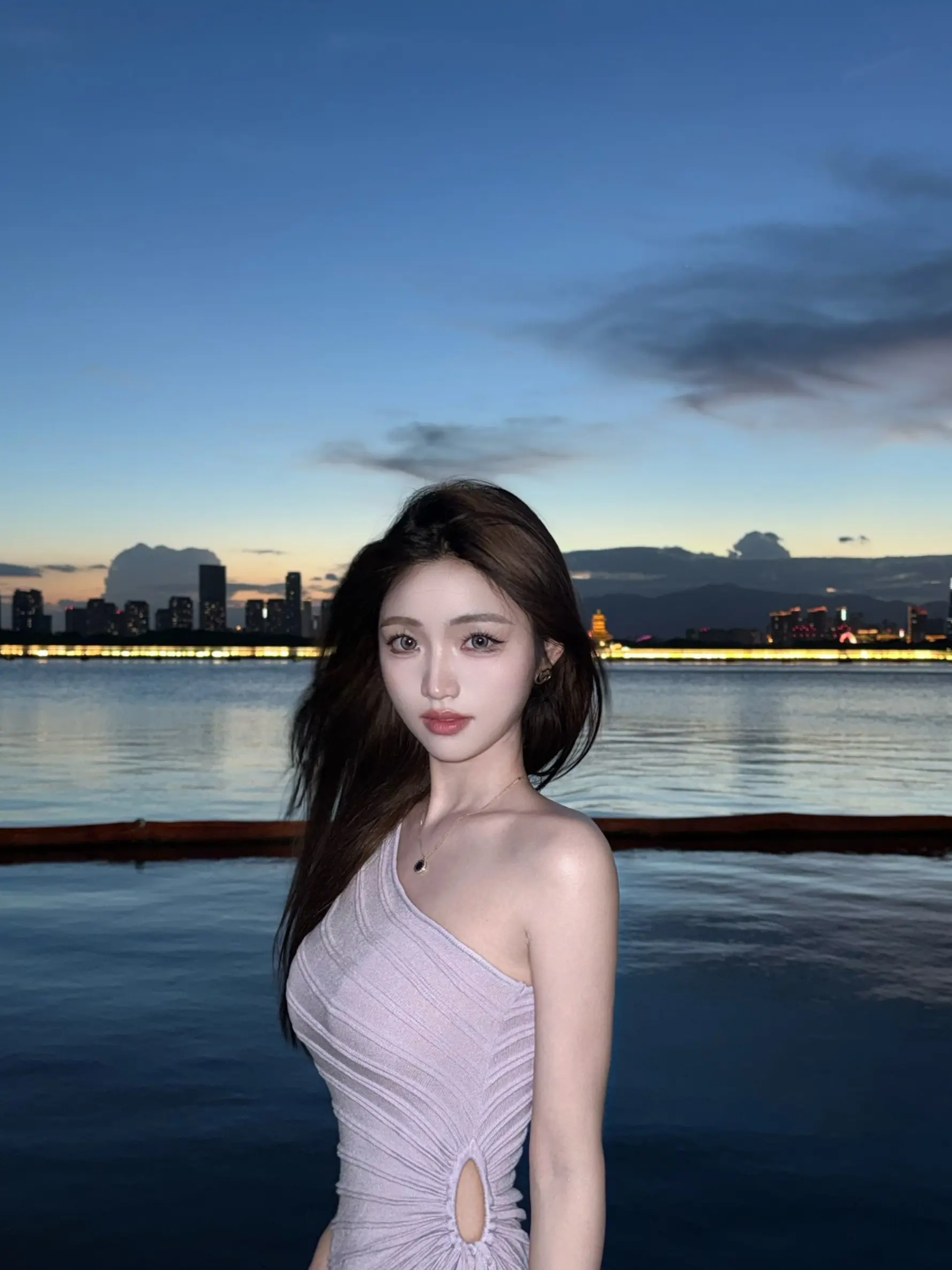 靠近你就靠近了痛苦 远离你就远离了幸福