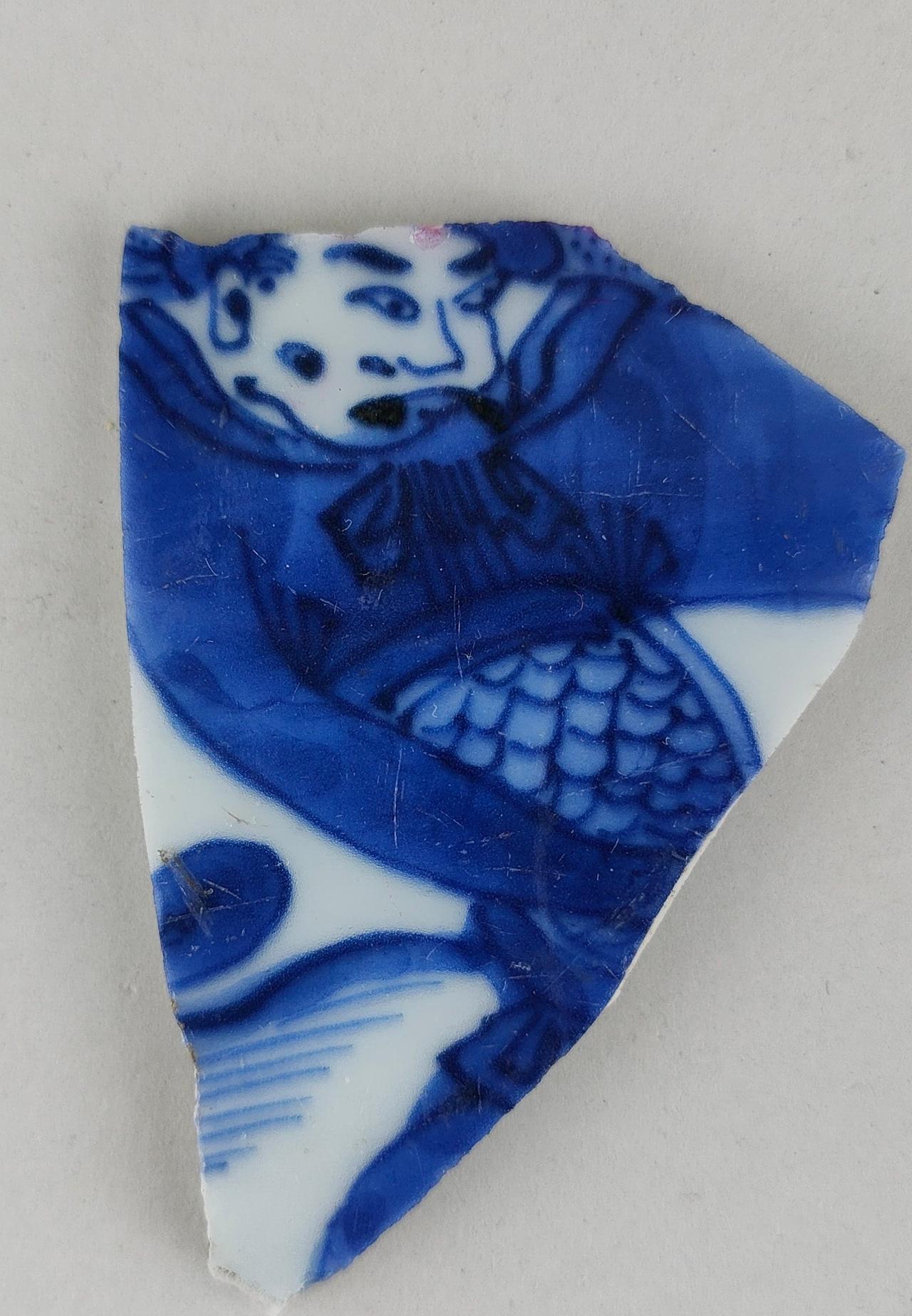 帮忙看看，他是谁？有完整画片吗？