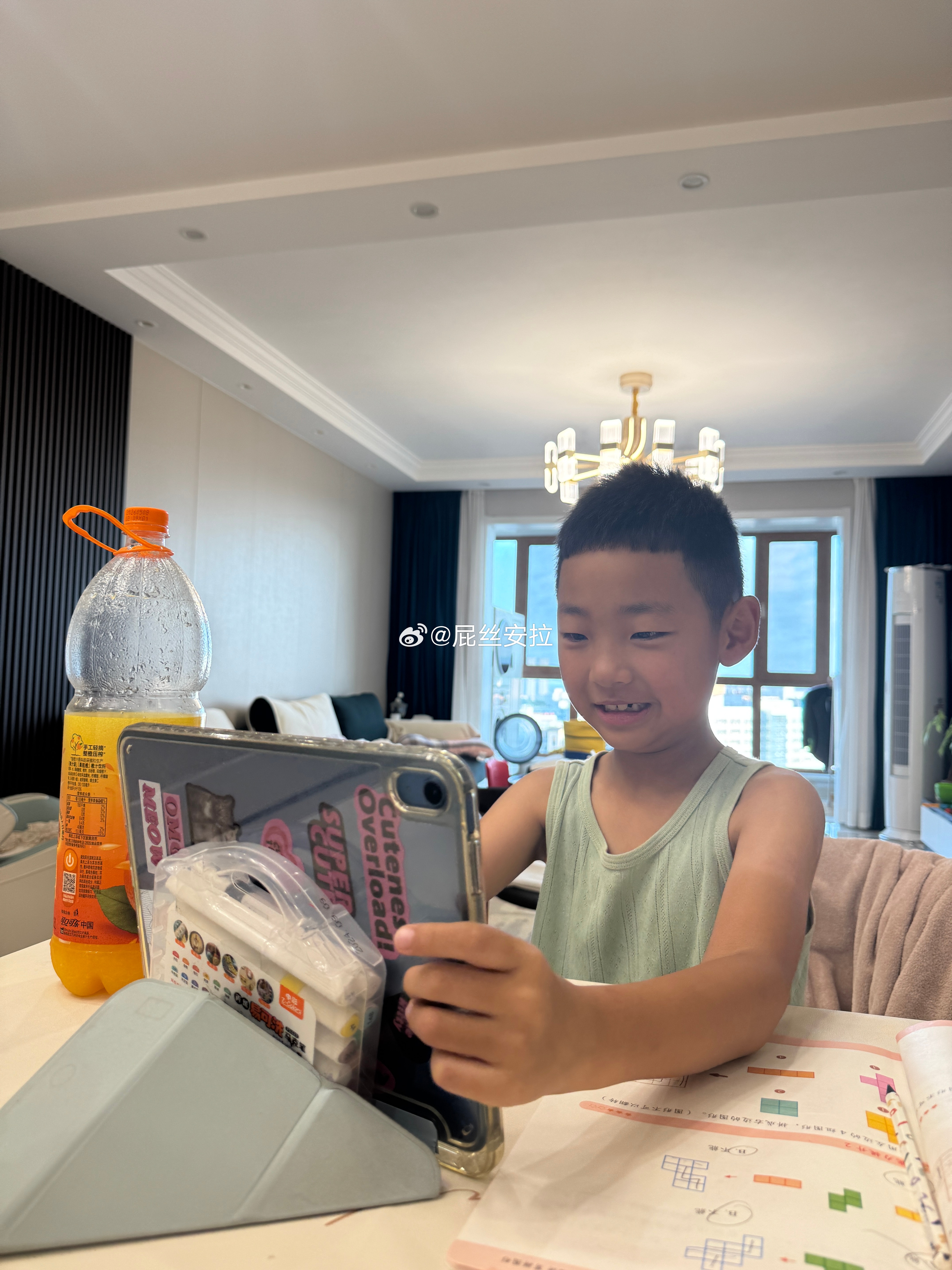 在家就是看电视看ipad！烦舍了！ 