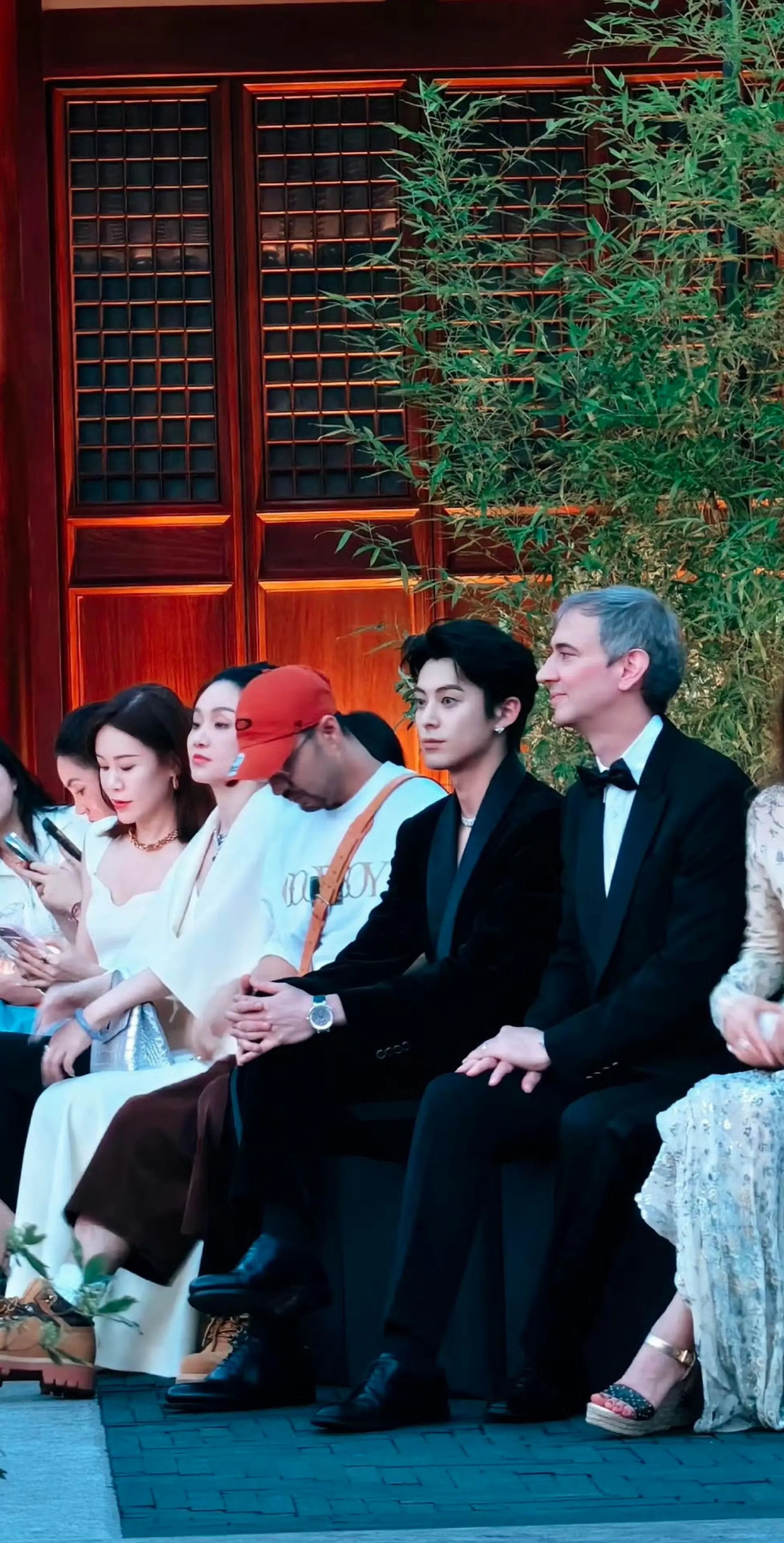人群中第一眼就看到你