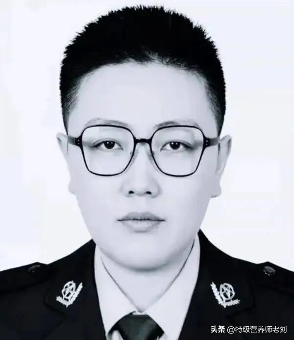 女警长奋不顾身为救轻生者不幸牺牲，这种做法到底值得不值得提倡？
据报道，6月18