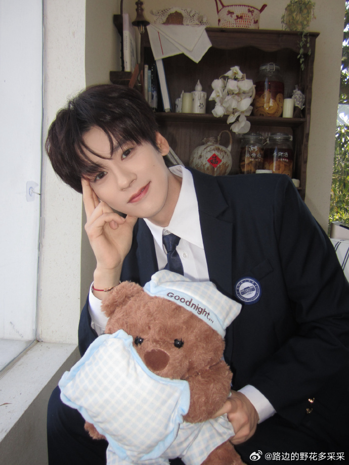 魏哲鸣听到演暗恋就来了魏哲鸣出道14年暗恋龄20年  谁懂啊，看别人演霸总：哦又